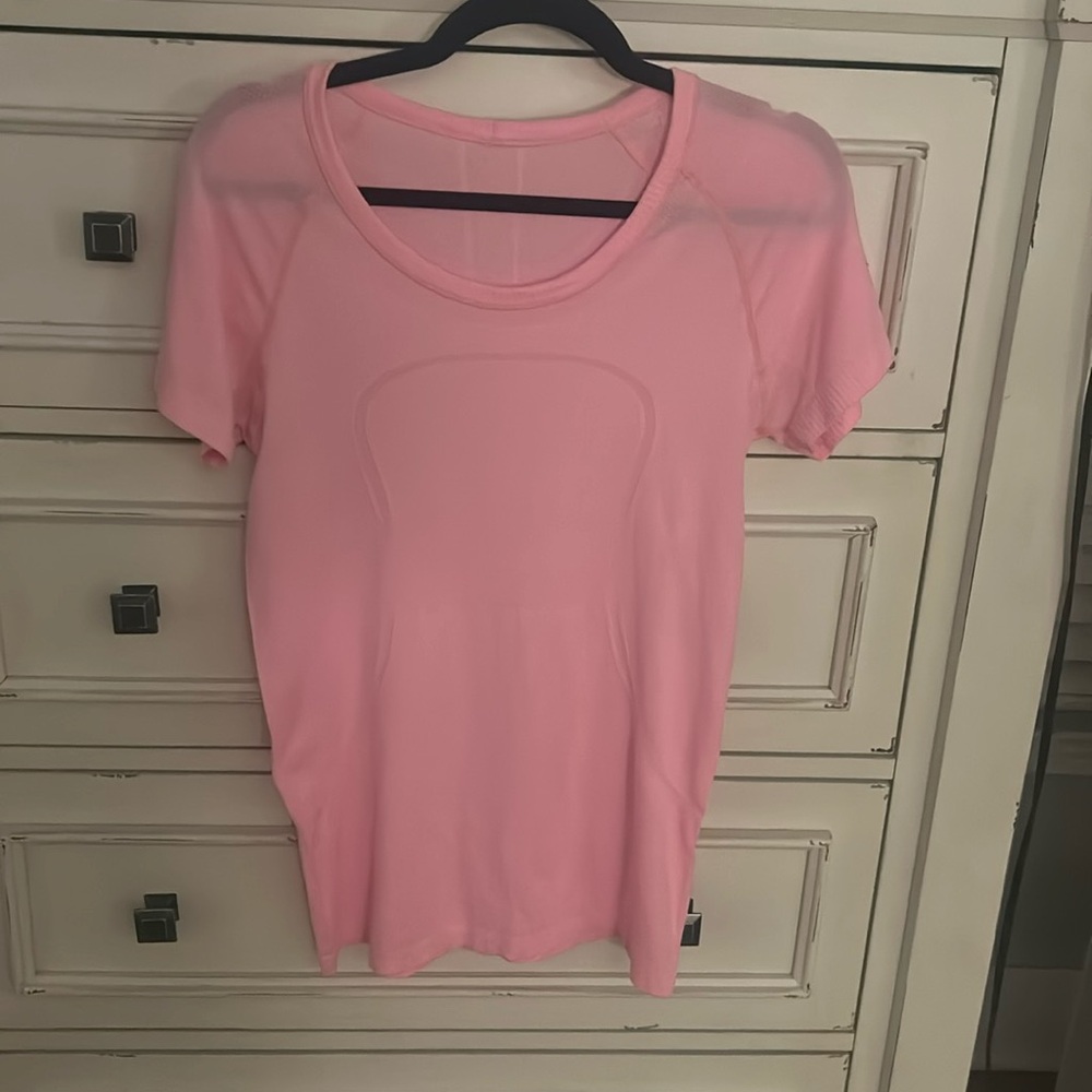 Lululemon Swiftly tech short sleeve 2.0 pink size 8